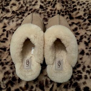 UGG Women’s Disquette in Beige
